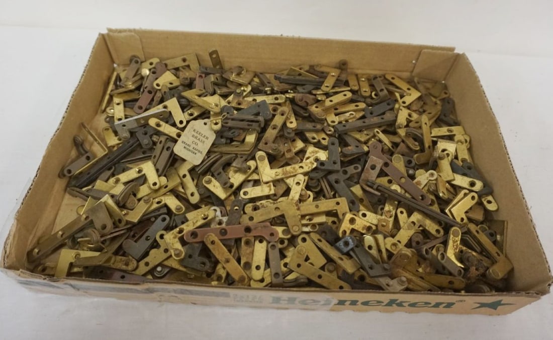 LARGE SELECTION OF VINTAGE HARDWARE (1 of 2)