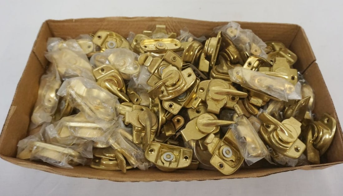 LARGE SELECTION OF VINTAGE HARDWARE (1 of 2)