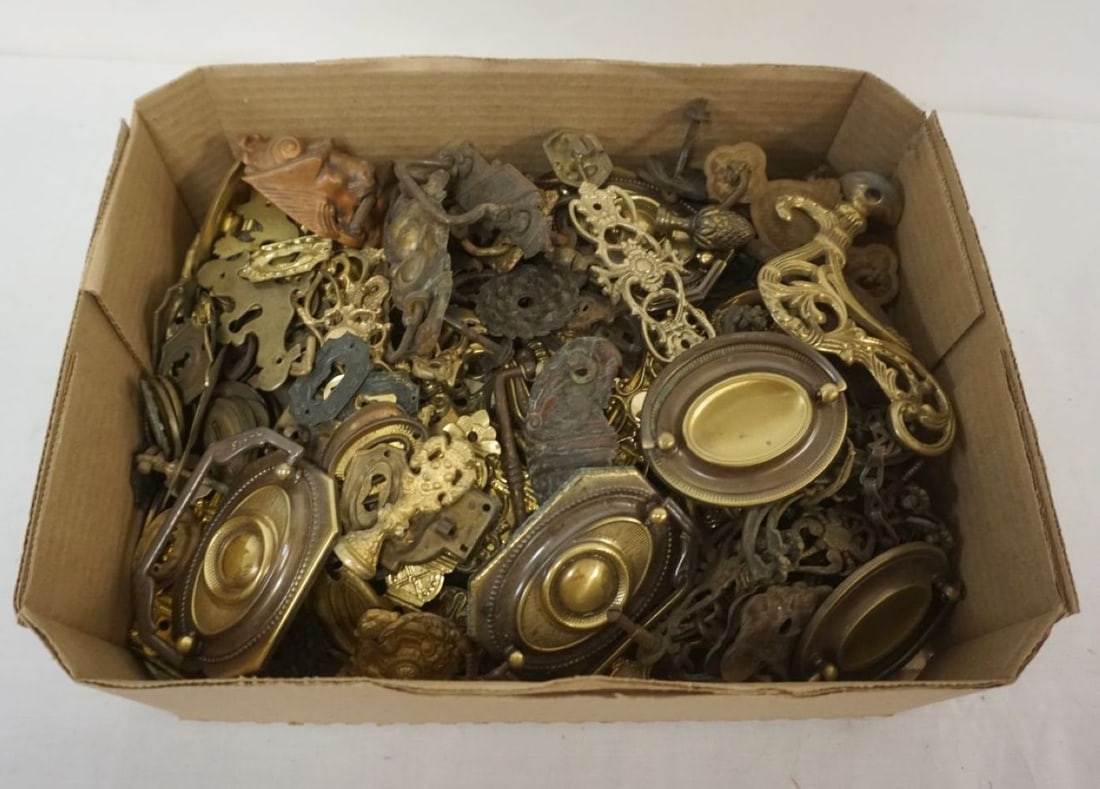 LARGE SELECTION OF VINTAGE HARDWARE (1 of 2)