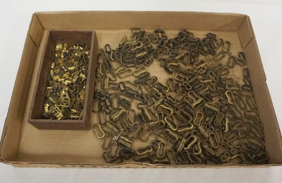 LARGE SELECTION OF VINTAGE HARDWARE (1 of 2)