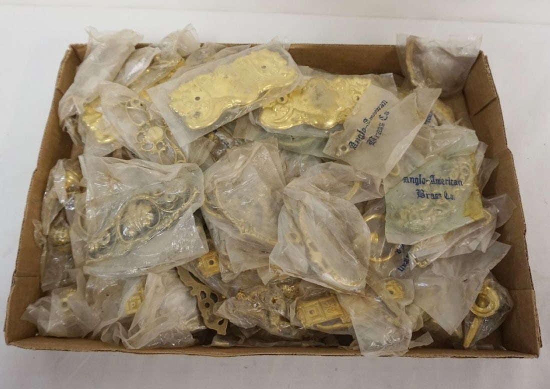 LARGE SELECTION OF VINTAGE HARDWARE (1 of 3)