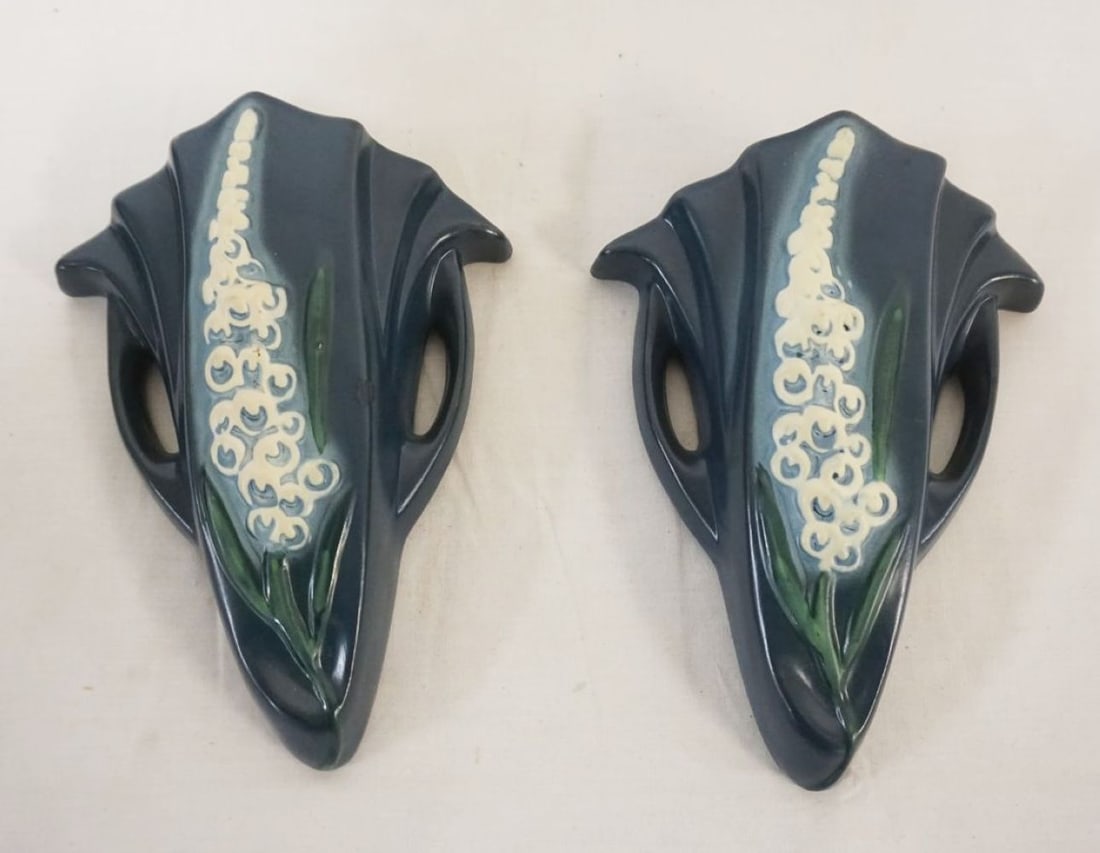 PAIR OF ROSEVILLE FOXGLOVE BLUE WALL POCKETS (1 of 3)