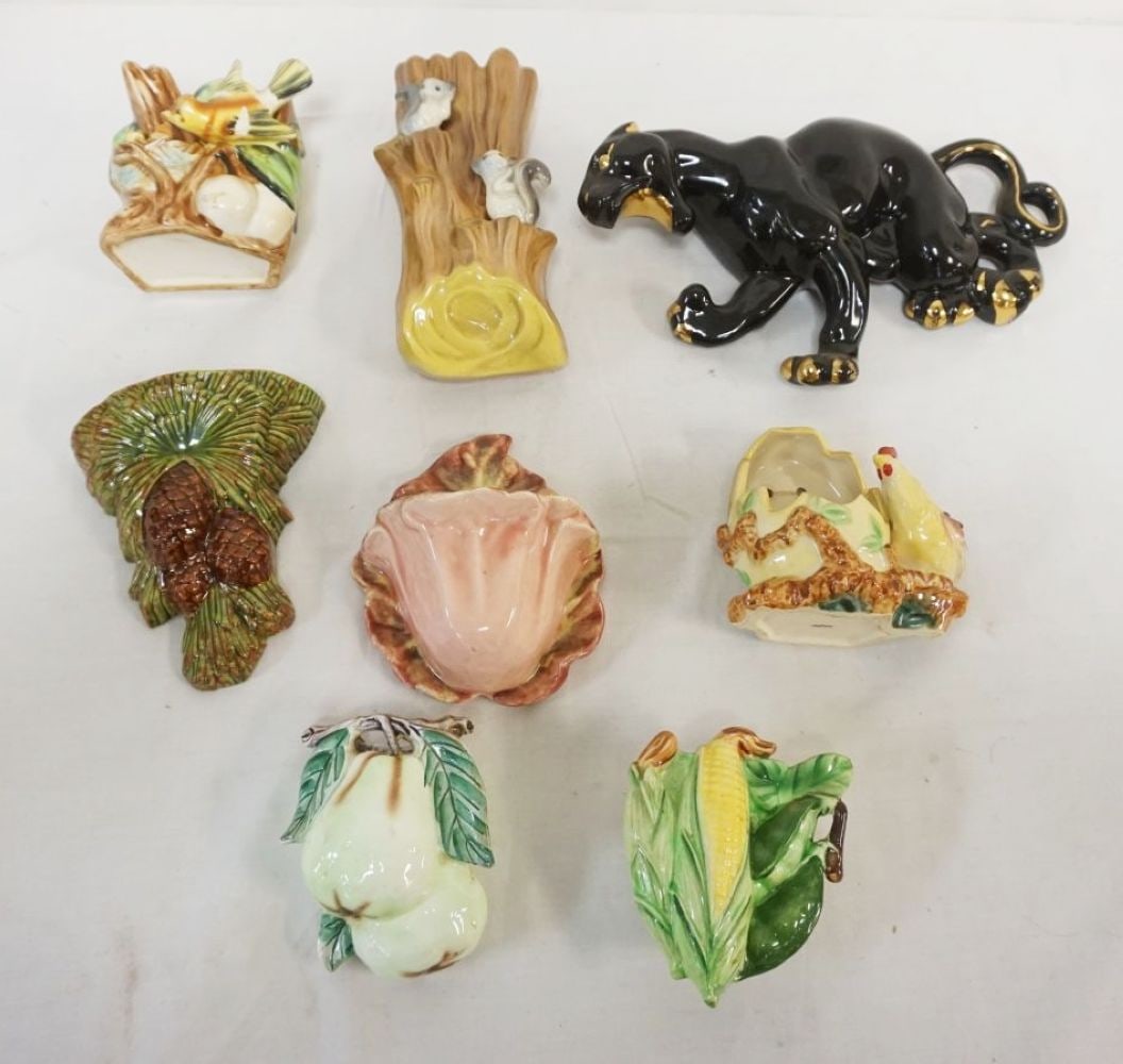 GROUP OF ASSORTED WALL POCKETS: GROUP OF ASSORTED WALL POCKETS, LARGEST APPROXIMATELY 8 IN HIGH