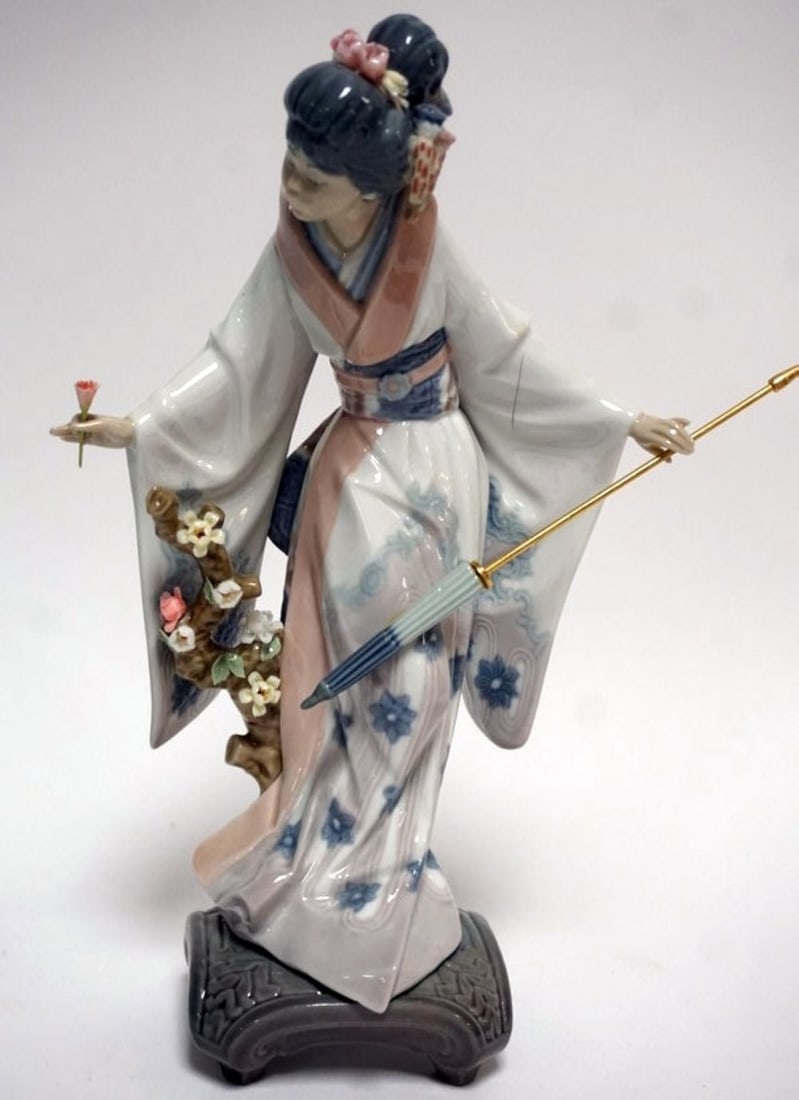 LLADRO PORCELAIN FIGURE (1 of 7)