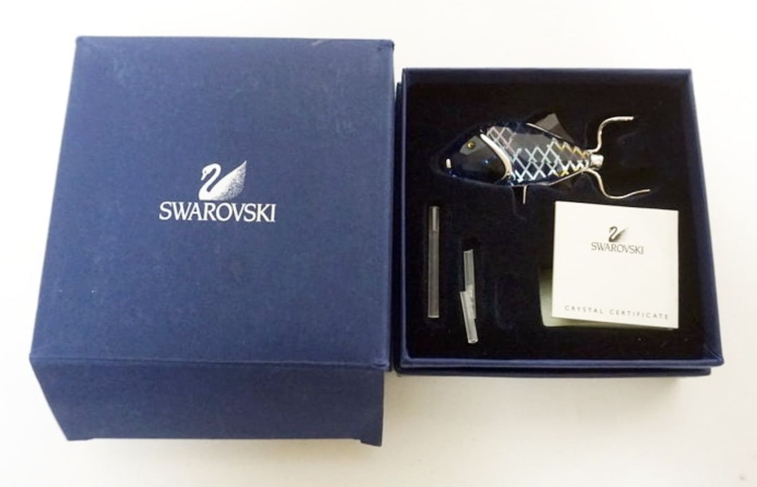 SWAROVSKI CRYSTAL FIGURE (1 of 3)