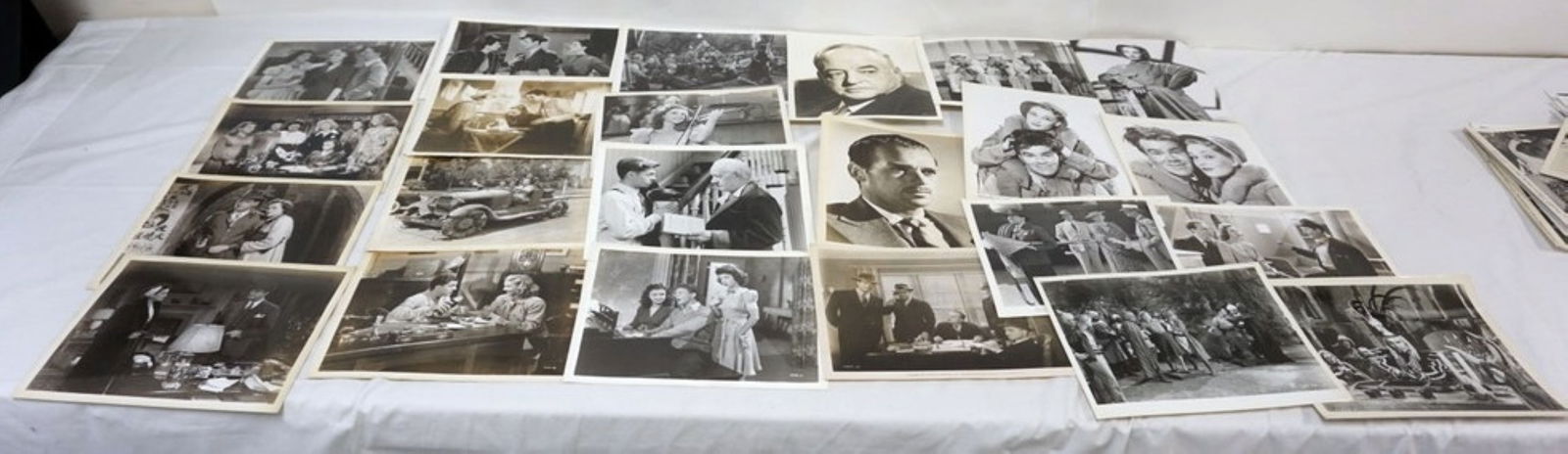 LARGE GROUP OF VINTAGE MOVIE STILLS: LARGE GROUP OF VINTAGE MOVIE STILLS