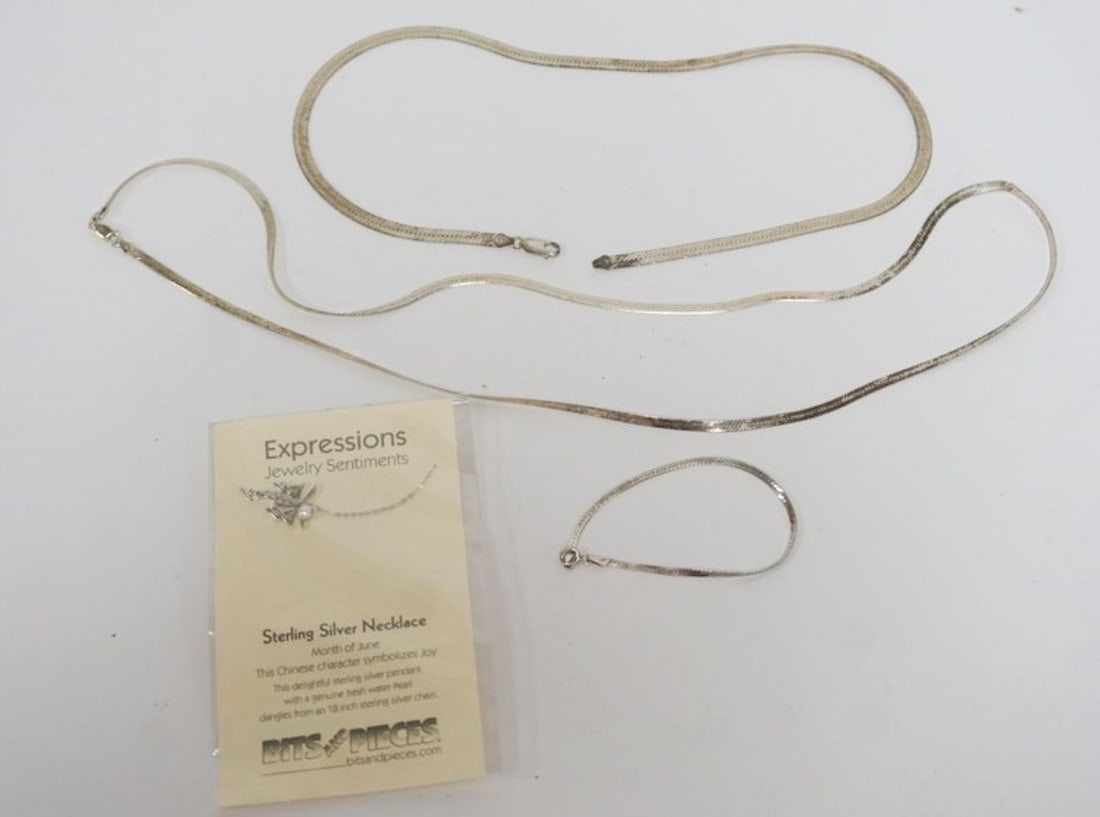 STERLING SILVER NECKLACES AND BRACELT: 2 STERLING SILVER NECKLACES AND MATCHING BRACELET, APPROXIMATELY .81 TOZ AND EXPRESSION STERLING SILVER CHINESE NECKLACE IN ORGINAL PACKAGE, NECKLACES AND BRACELET MARKED ITALY