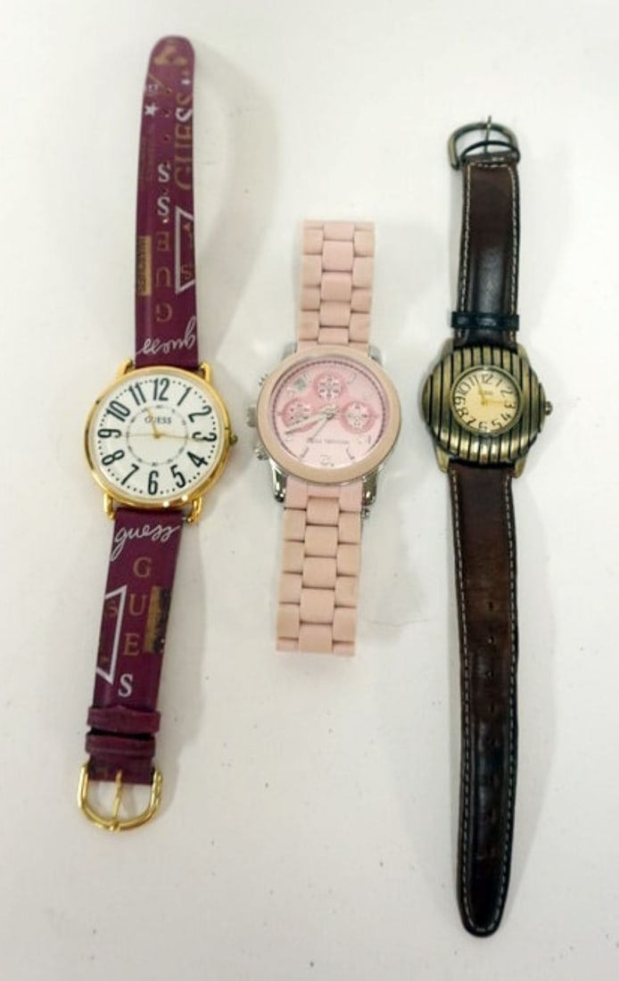 LADIES WATCHES: 3 LADIES WATCHES 2 GUESS AND MICHAEL KORS