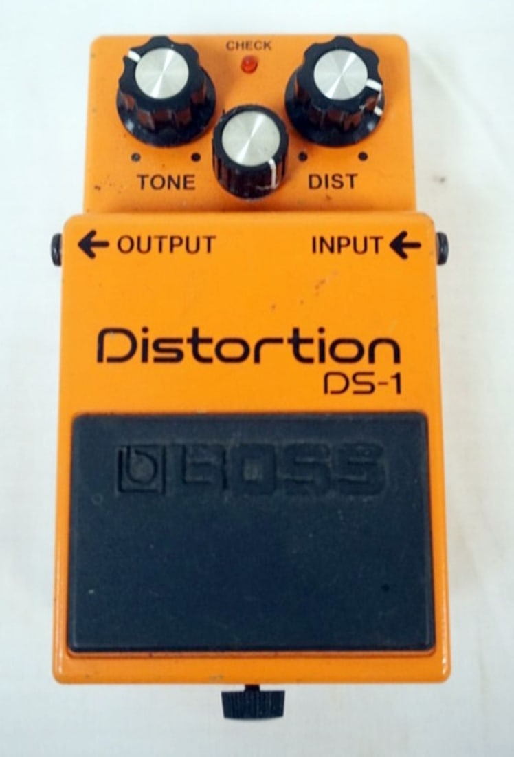 BOSS DISTORTION PEDAL (1 of 3)