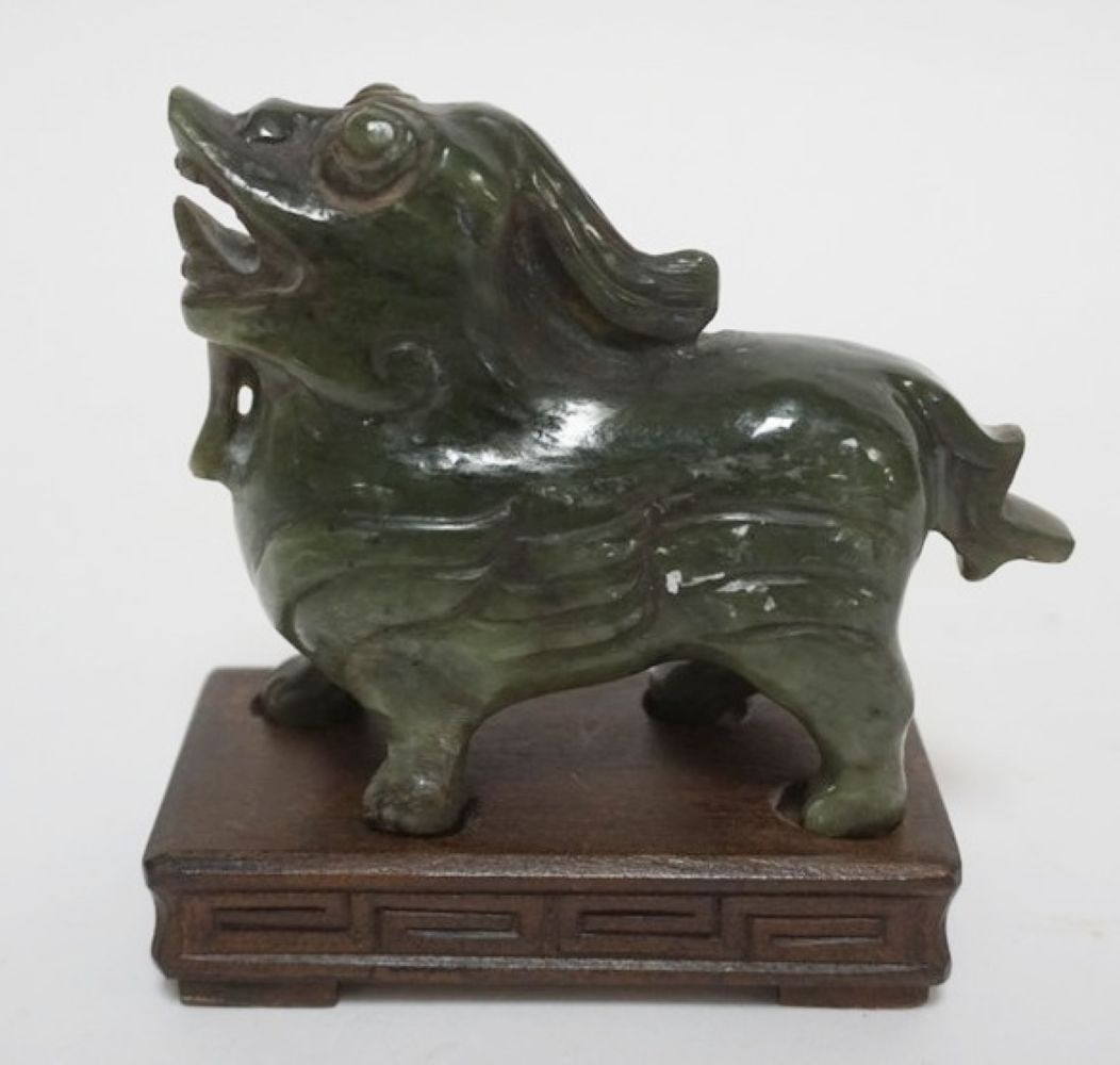 CARVED QUARTZ ASIAN FOO DOG (1 of 3)