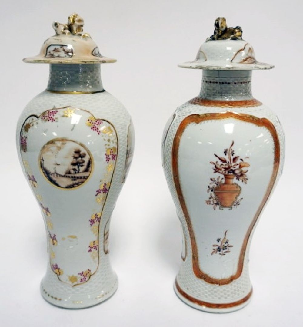 CHINESE EXPORT LIDDED VASESS: 2 CHINESE EXPORT LIDDED VASES WITH FOO DOG FINIALS, EACH APPROXIMATELY 12 IN H WITH OLD REPAIRS
