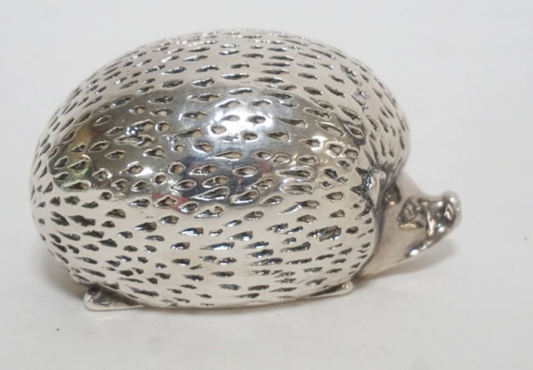 HEDGEHOG 970 SSILVER FIGURE: HEDGEHOG 970 SILVER FIGURE, APPROXIMATELY 3.96 OZT