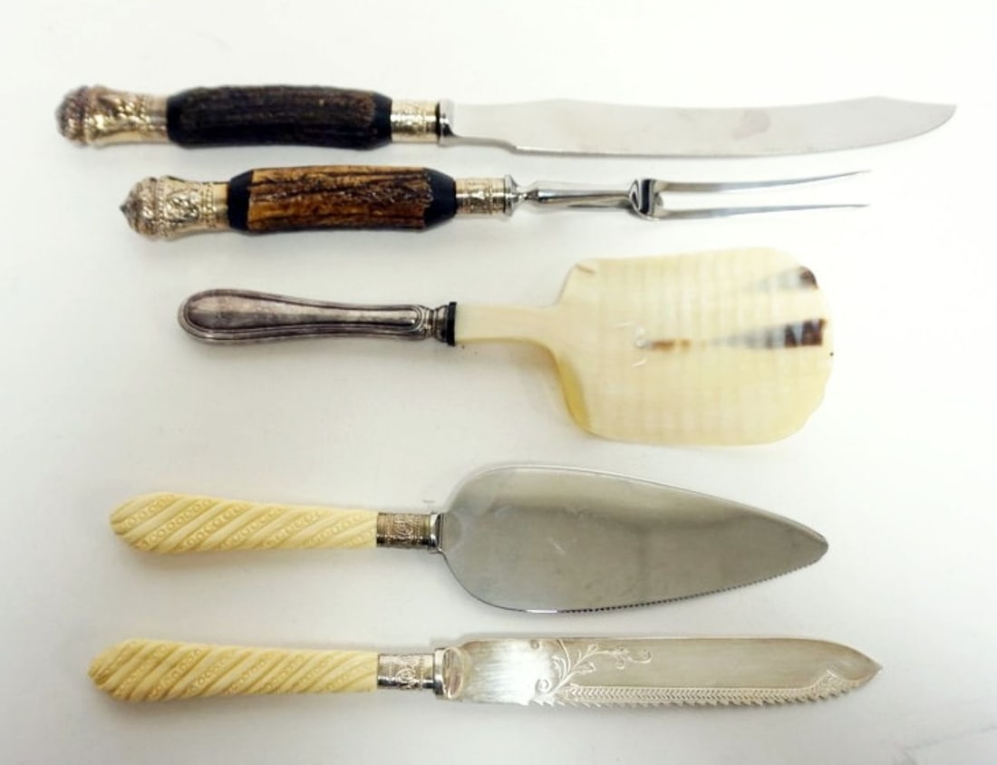 ASSORTED CARVING AND SERVING PIECES: GROUP OF ASSORTED CARVING AND SERVING PIECES, LARGEST APPROXIMATELY 16 IN L