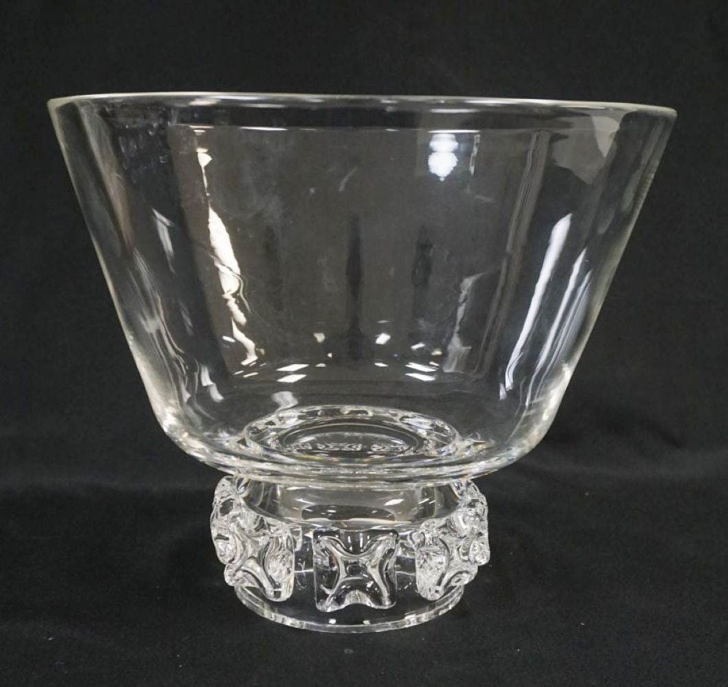 STEUBEN CRYSTAL FOOTED PUNCHBOWL (1 of 6)