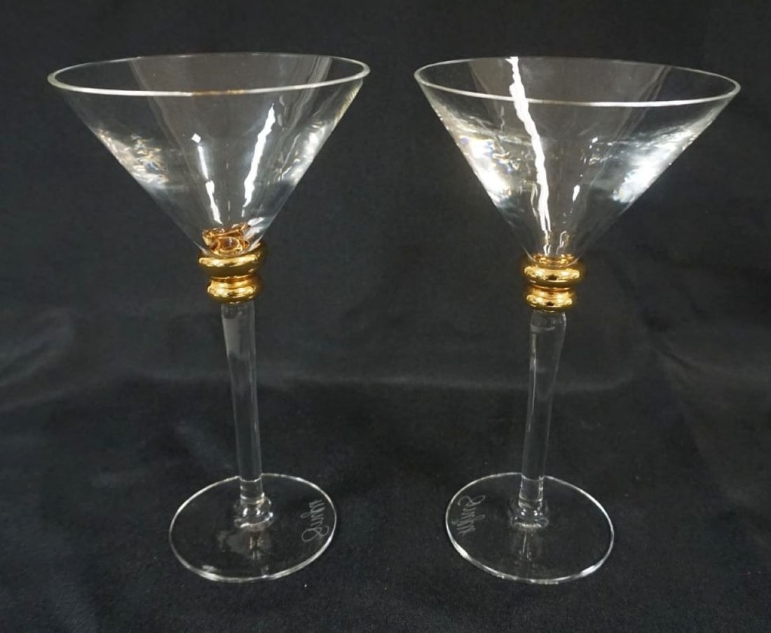 PAIR OF SIGNED STEPHEN SMYERS MAARTINIS: PAIR OF SIGNED STEPHEN SMYERS MARTINIS W/GILT GOLD GLASS RINGS ON STEMS, EACH APPROXIMATELY 8 IN HIGH