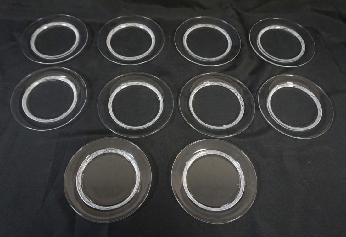 10 LALIQUE FRANCE *PHALSBURG* PLATES: 10 LALIQUE FRANCE *PHALSBURG* CLEAR & FROSTED PLATES, APPROXIMATELY 6 1/2 IN