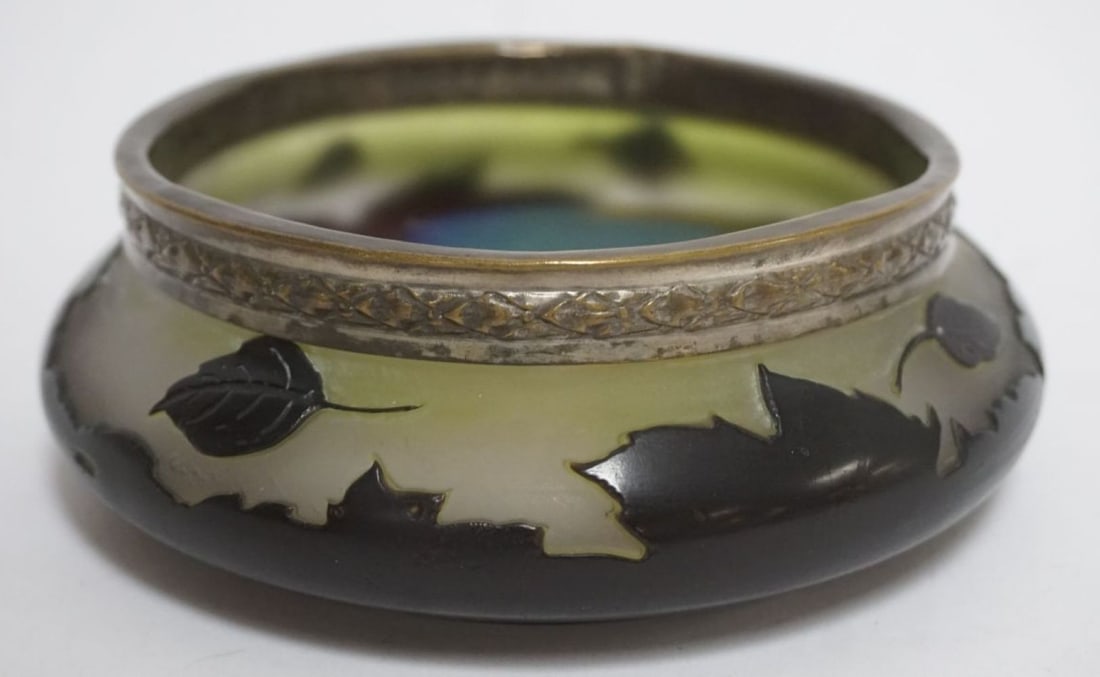 ART GLASS BOWL: ART GLASS BOWL W/METAL RIM TOP, APPROXIMATELY 6 IN X 2 IN HIGH