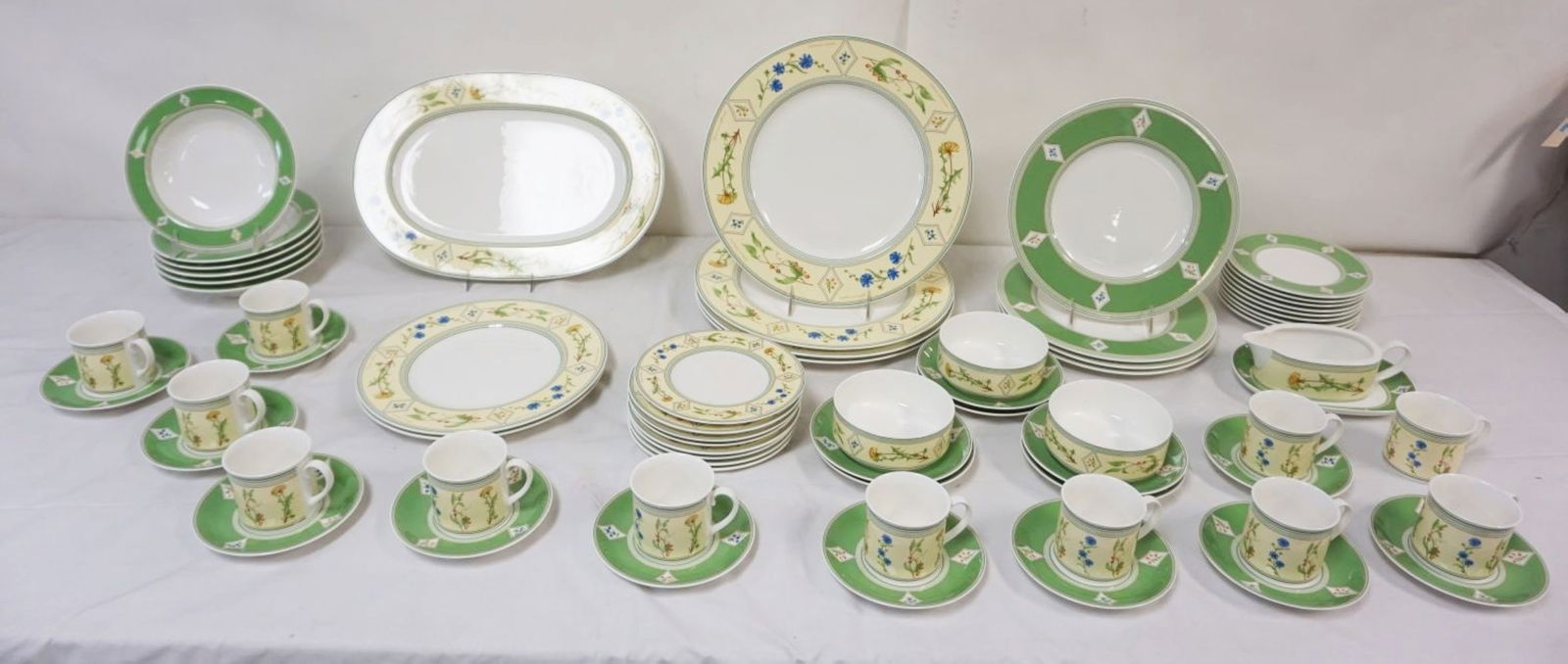 60 PC VILLERY & BOCH EDEN DINNERWARE (1 of 6)
