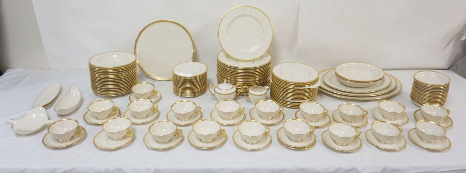142 PC LENOX TUXEDO DINNERWARE (1 of 8)