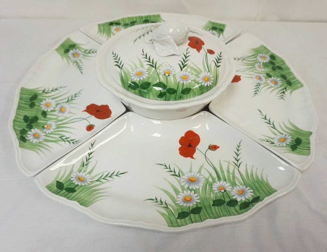 ITALIAN ESTE CERAMICHI COVERED BOWL & DISHES: LARGE ITALIAN CERAMIC ESTE CERAMICHI COVERED SERVING BOWL W/4 SURROUNDING CRESCENT DISHES, APPROXIMATELY 25 IN X 8 1/2 IN OVERALL