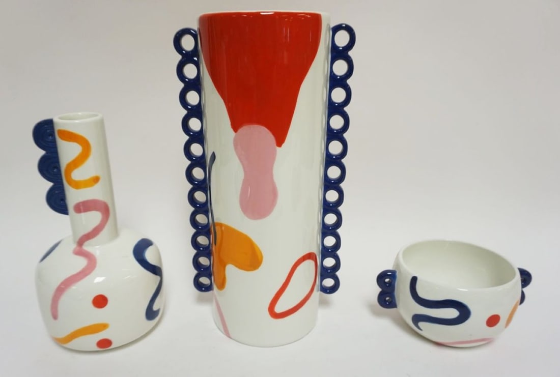 GROUP OF ASSORTED DECORATIVE MODERN STYLE CERAMICS: GROUP OF ASSORTED DECORATIVE MODERN STYLE CERAMICS, TALLEST APPROXIMATELY 13 1/2 IN HIGH