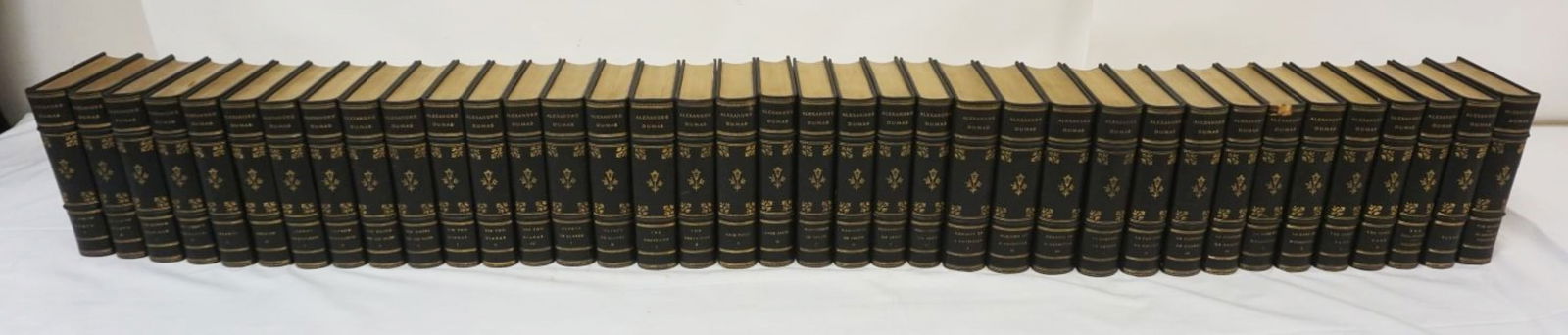 37 LEATHER BOUND & GILT EDGE *ALEXANDRE DUMAS*: 37 LEATHER BOUND & GILT EDGE *ALEXANDRE DUMAS* LTD TO 1,000 COPIES, #574