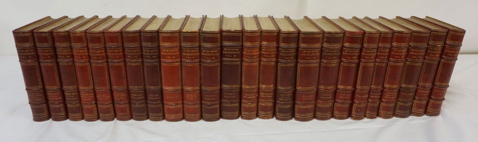 24 LEATHER BOUND & GILT EDGE SHAKESPEARE (1 of 18)
