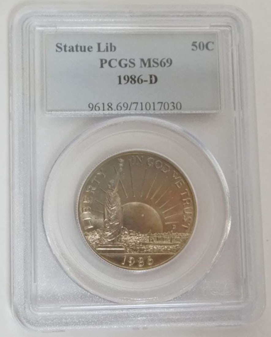 STATUE OF LIBERTY COMMEMORATIVE SILVER HALF DOLLAR (1 of 3)