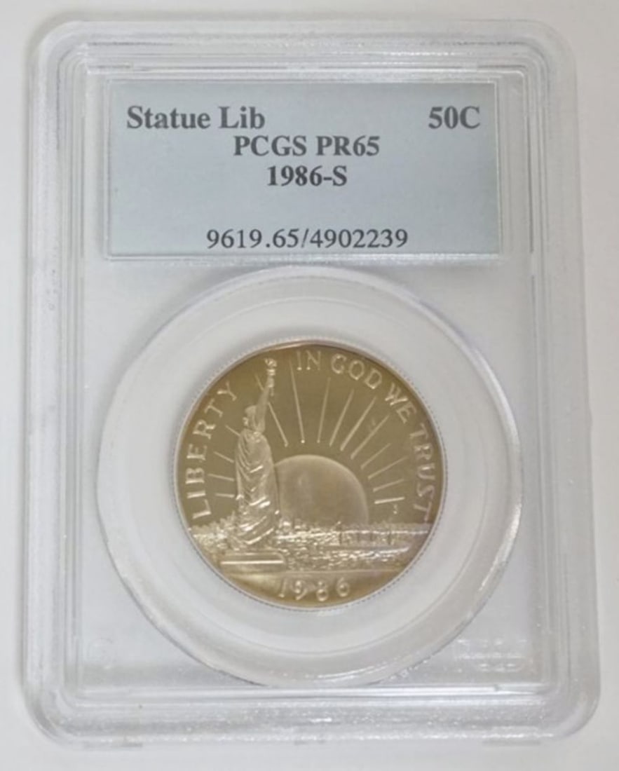 STATUE OF LIBERTY COMMEMORATIVE SILVER HALF DOLLAR (1 of 3)