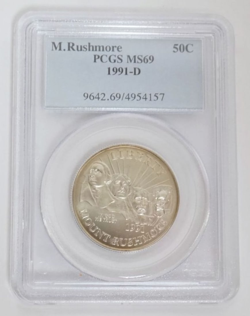 MOUNT RUSHMORE COMMEMORATIVE SILVER HALF DOLLAR (1 of 3)