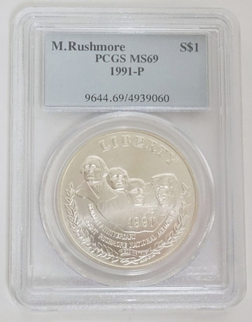 MOUNT RUSHMORE SILVER DOLLAR (1 of 3)