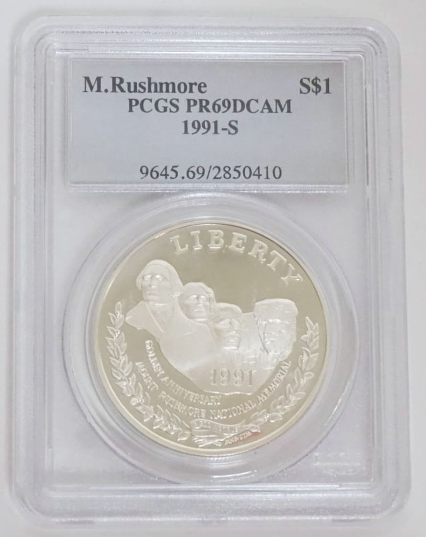 MOUNT RUSHMORE SILVER DOLLAR (1 of 3)