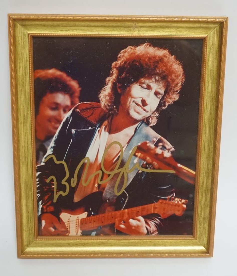BOB DYLAN PHOTO W/SIGNED SIGNATURE (1 of 2)