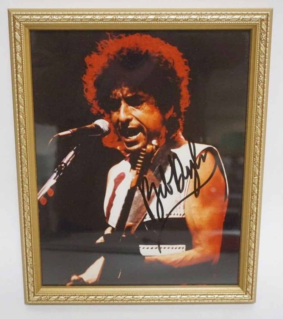 BOB DYLAN FRAMED PHOTO W/ATTRIBUTED SIGNATURE (1 of 3)