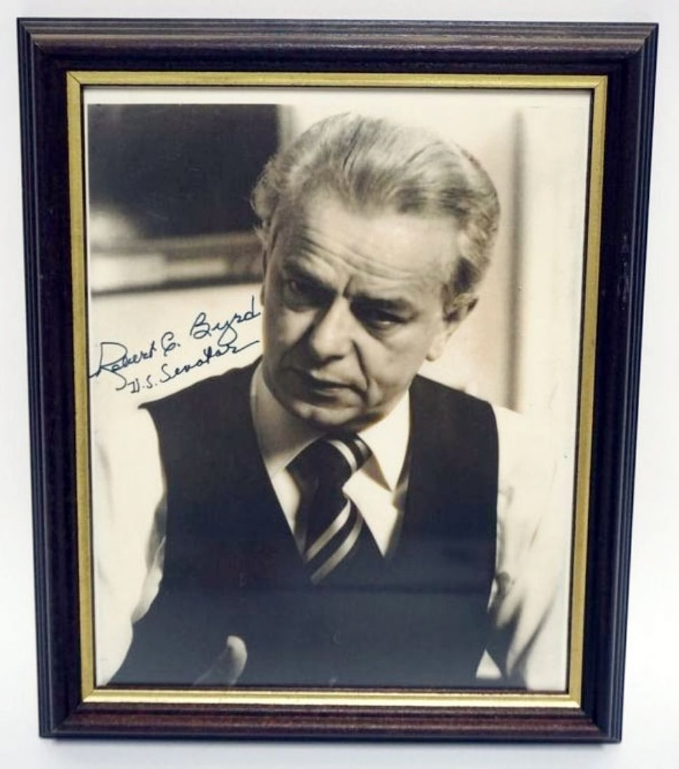 ROBERT C BYRD SENATOR FRAMED PHOTO A/SIGNATURE (1 of 2)