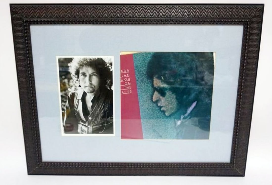 BOB DYLAN FRAMED & MATTED PHOTO & ALBUM (1 of 2)