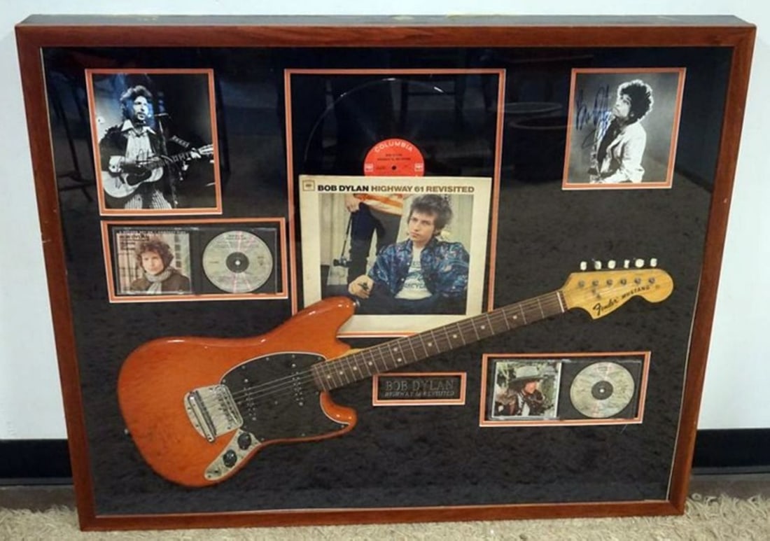 BOB DYLAN COLLAGE IN SHADOW BOX FRAME (1 of 8)