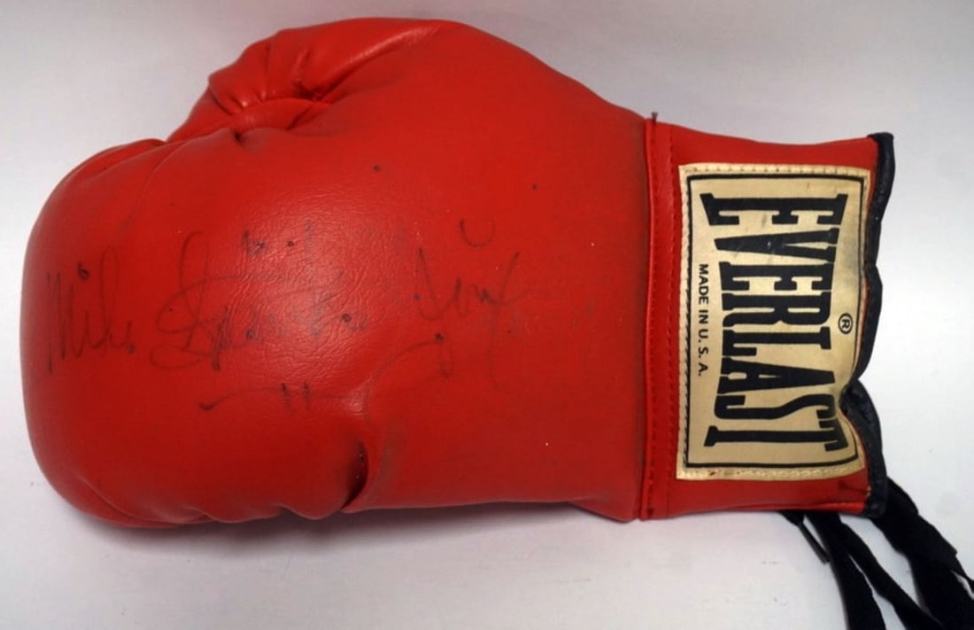 MIKE SPINKS SIGNED BOXING GLOVE (1 of 2)