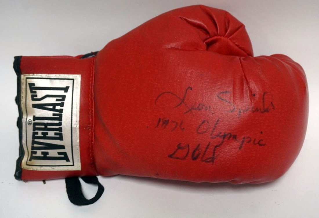 LEON SPINKS SIGNED BOXING GLOVE (1 of 2)
