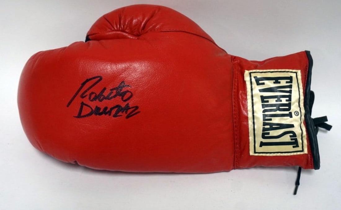 ROBERTO DURAN SIGNED BOXING GLOVE (1 of 2)