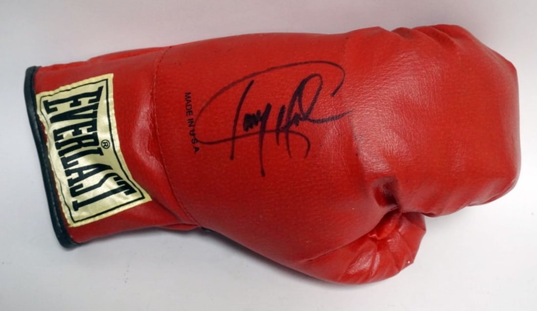LARRY HOLMES SIGNED BOXING GLOVE (1 of 2)