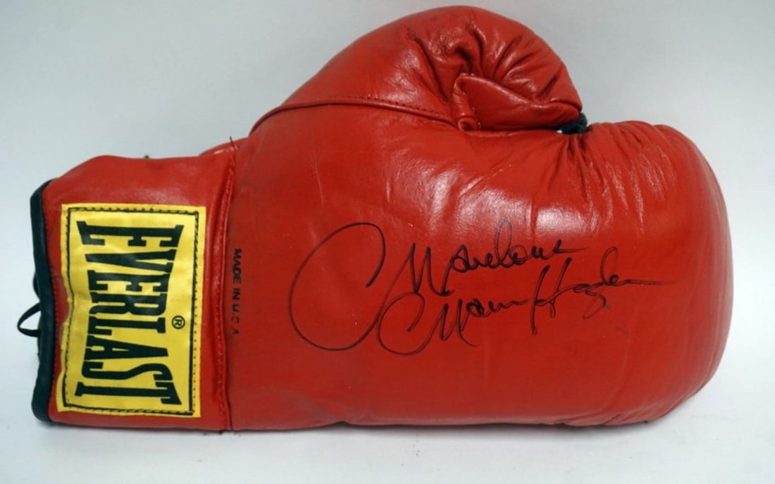 MARVELOUS MARVIN HAGLER SIGNED BOXING GLOVE (1 of 2)
