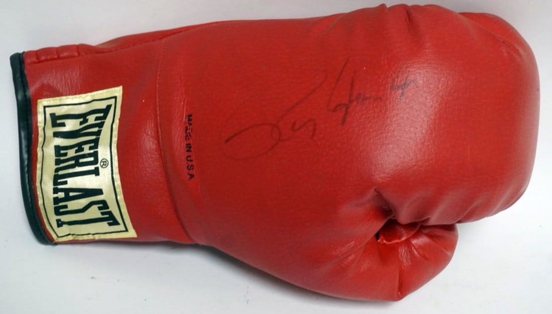 EVERLAST SIGNED BOXING GLOVE (1 of 2)