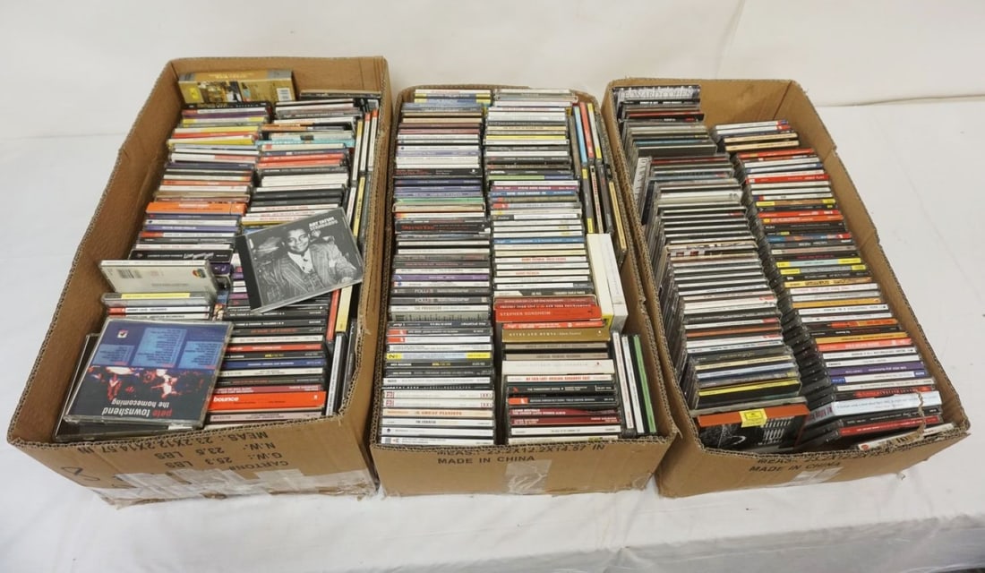 LARGE GROUP OF ASSORTED CDS: LARGE GROUP OF ASSORTED CDS, ROCK CLASSIC, EASY LISTENING, JAZZ