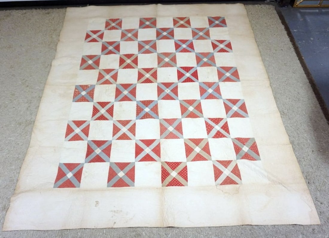 ANTIQUE HAND SEWN QUILT (1 of 3)
