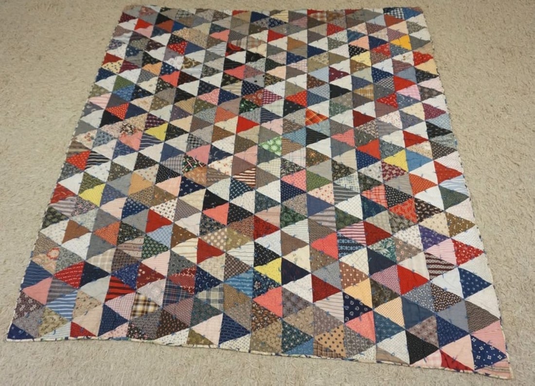 ANTIQUE HAND SEWN QUILT (1 of 3)