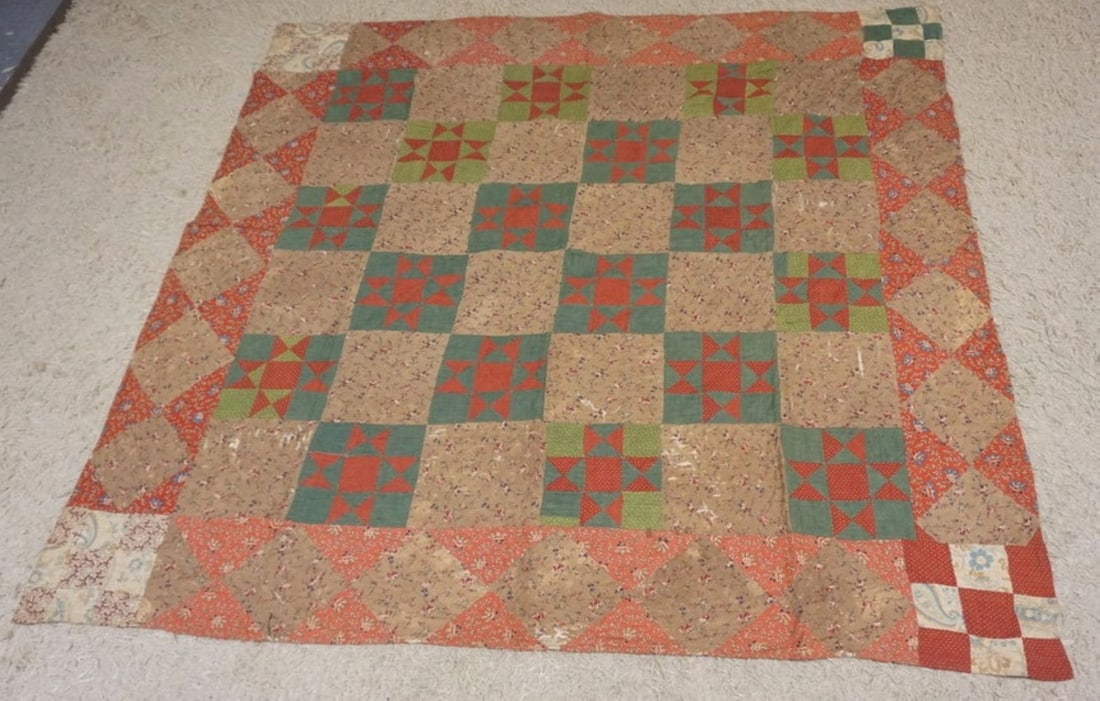 ANTIQUE HAND SEWN QUILT (1 of 3)