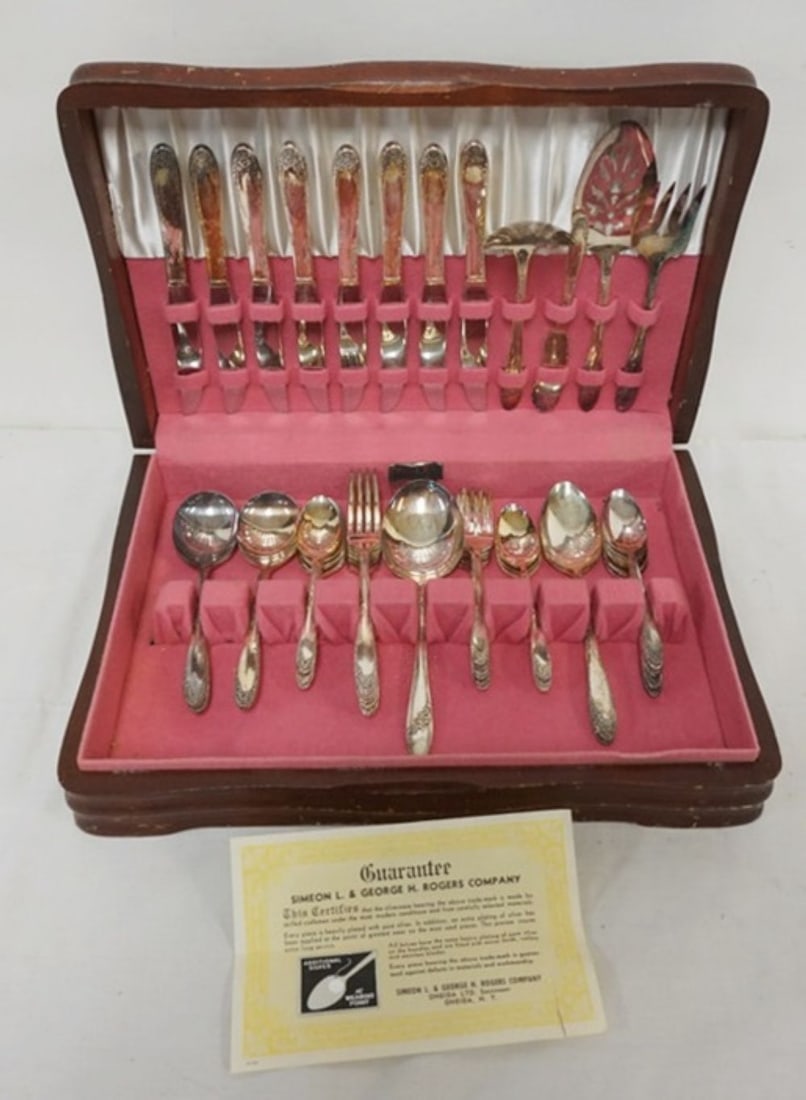 ROGER SILVER PLATE FLATWARE (1 of 3)