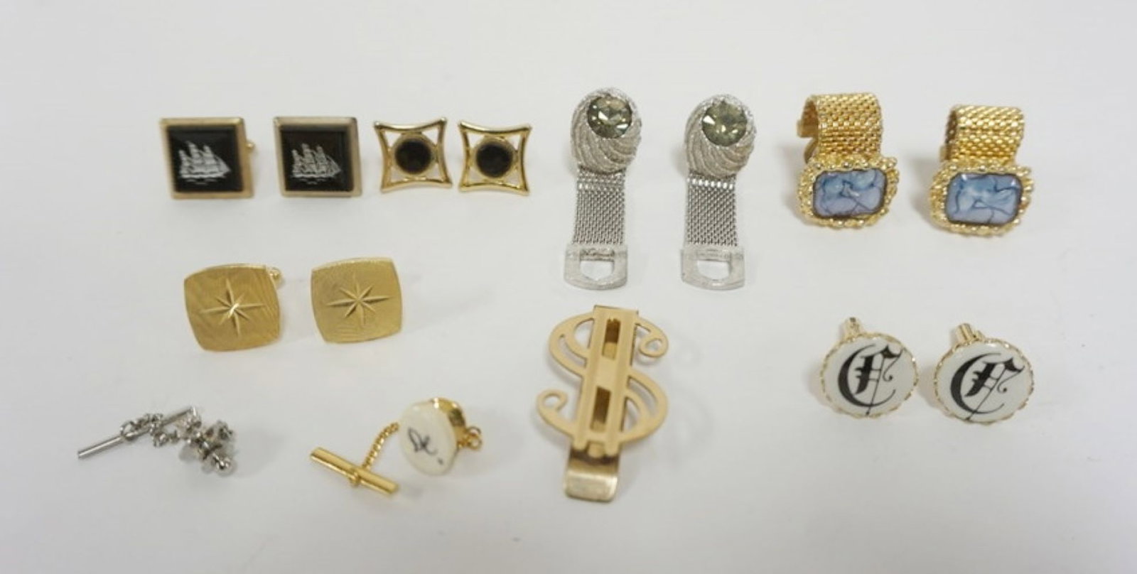 ASSORTED MENS JEWELRY: ASSORTED MENS JEWELRY INCLUDING 2 TIE TACKS, 6 CUFF LINK SETS AND 12K GF MONEY CLIP