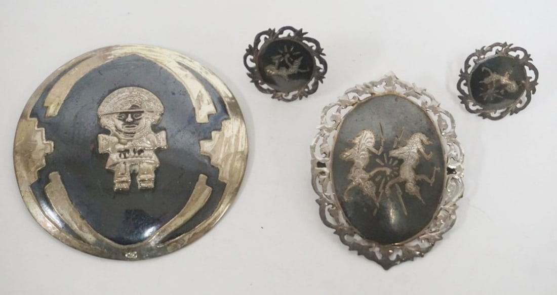 STERLING SILVER JEWELRY: STERLING SILVER PIN AND EARRING SET MARKED MADE IN SIAM AND 1 DIETY PENDANT, 1.31 OZT